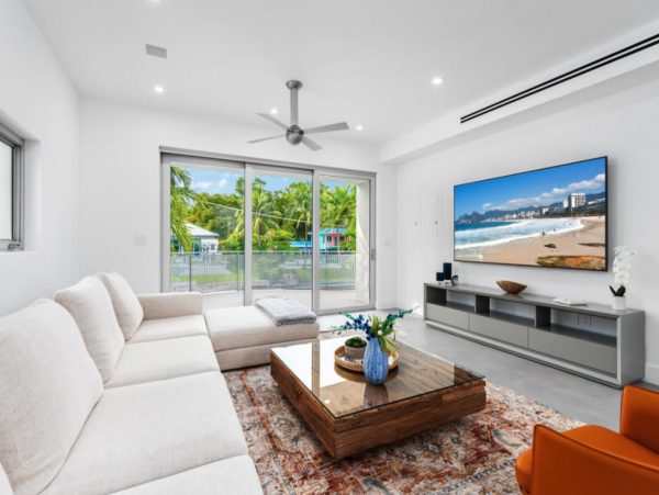 Miami Waterfront Luxury Villa - 4 Bedrooms Boater`s Retreat with Gym & Pool